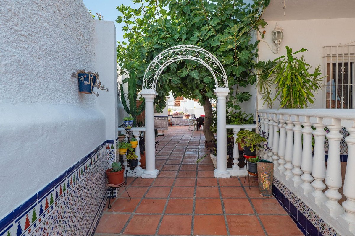 6 Bed Detached Villa in Torremolinos