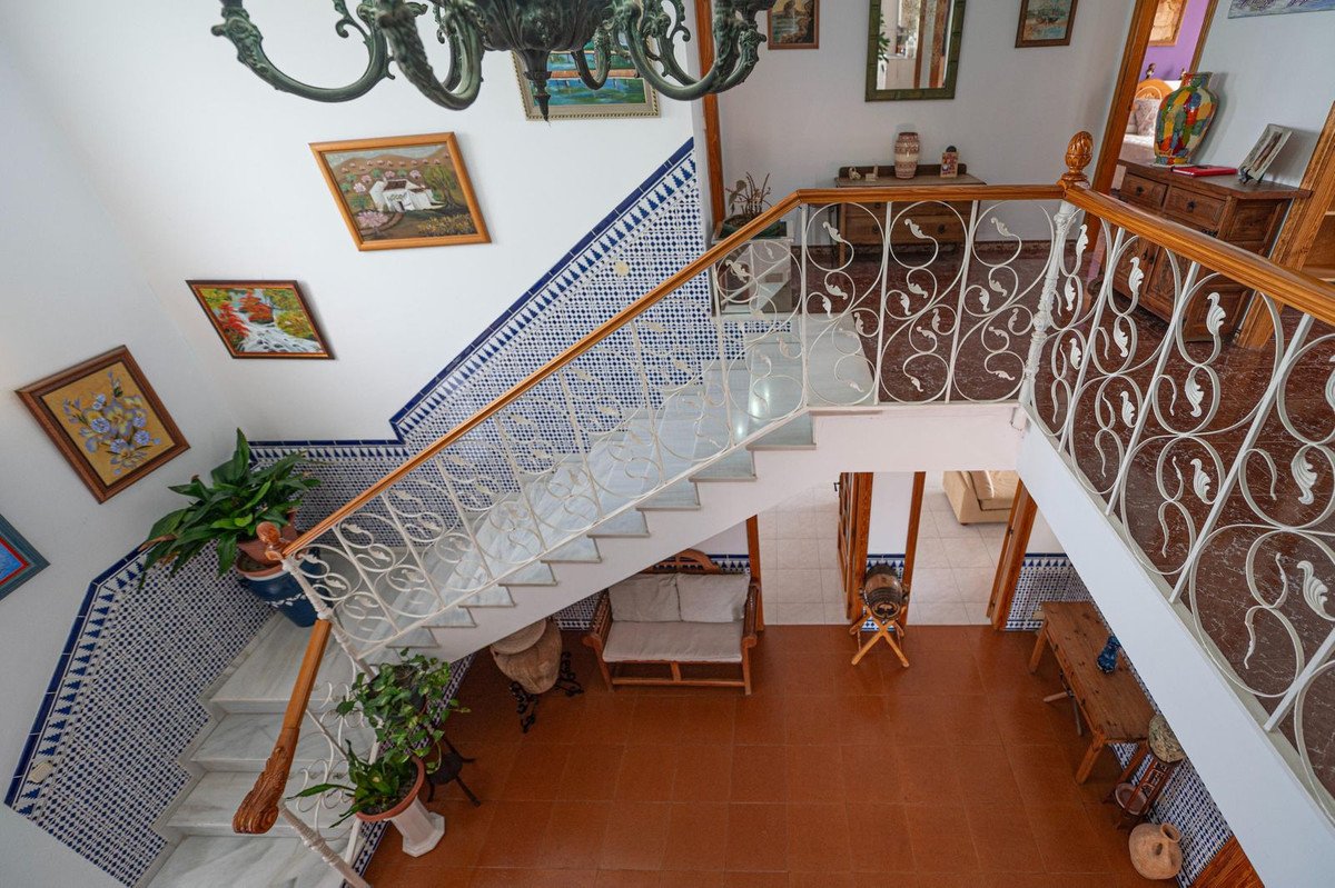 6 Bed Detached Villa in Torremolinos