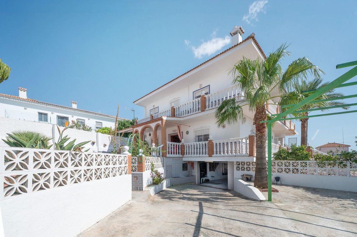 6 Bed Detached Villa in Torremolinos
