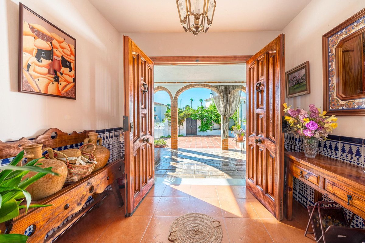 6 Bed Detached Villa in Torremolinos