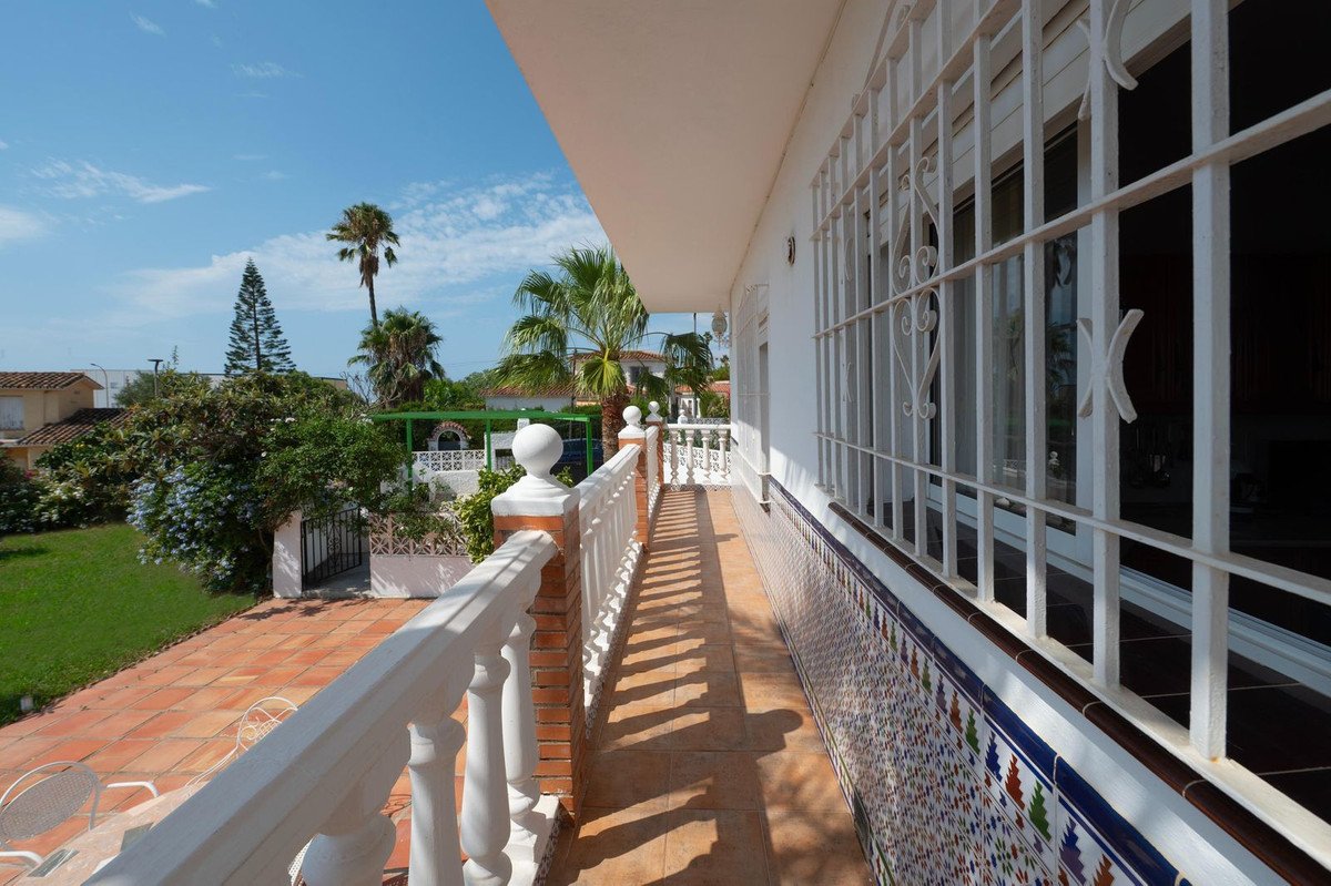 6 Bed Detached Villa in Torremolinos