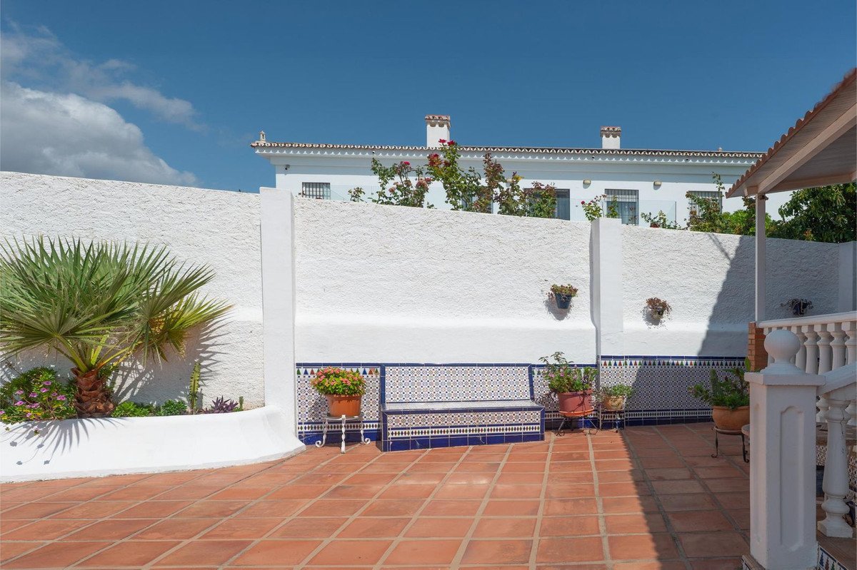 6 Bed Detached Villa in Torremolinos