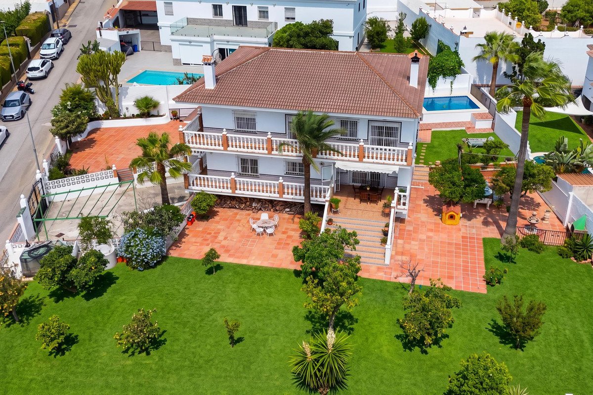 6 Bed Detached Villa in Torremolinos