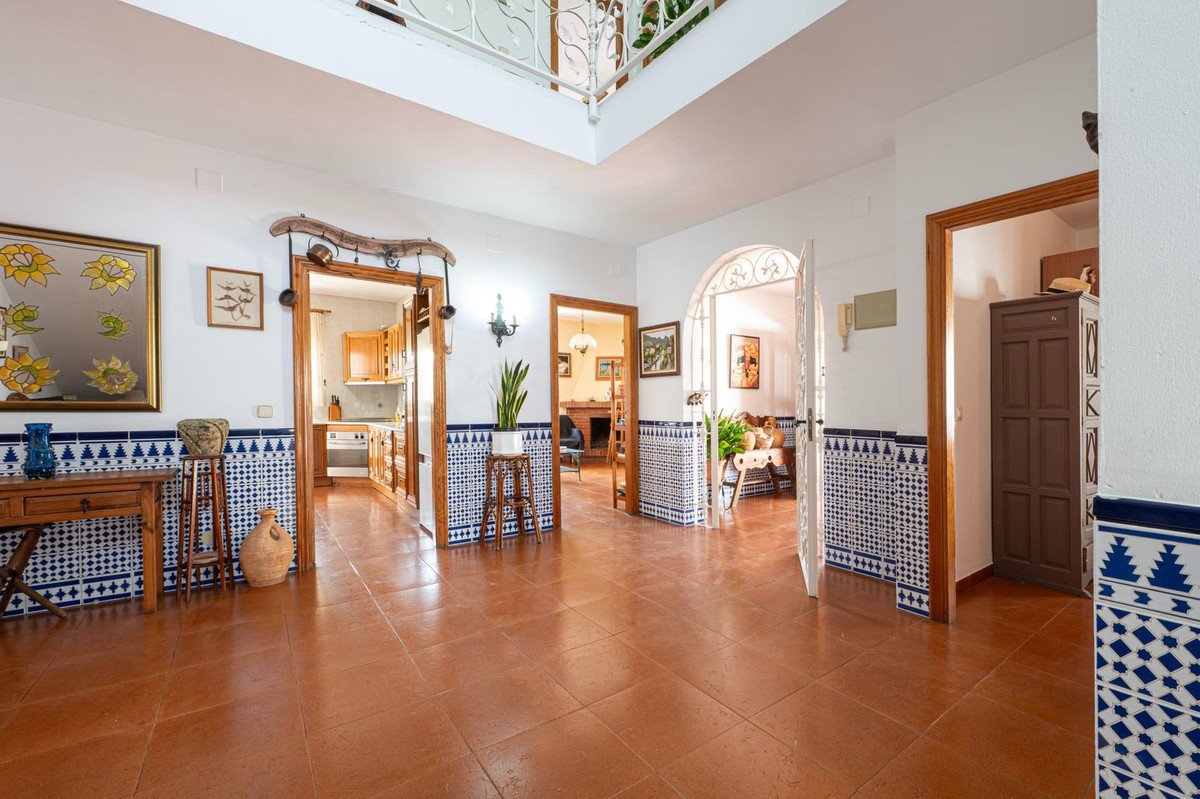6 Bed Detached Villa in Torremolinos