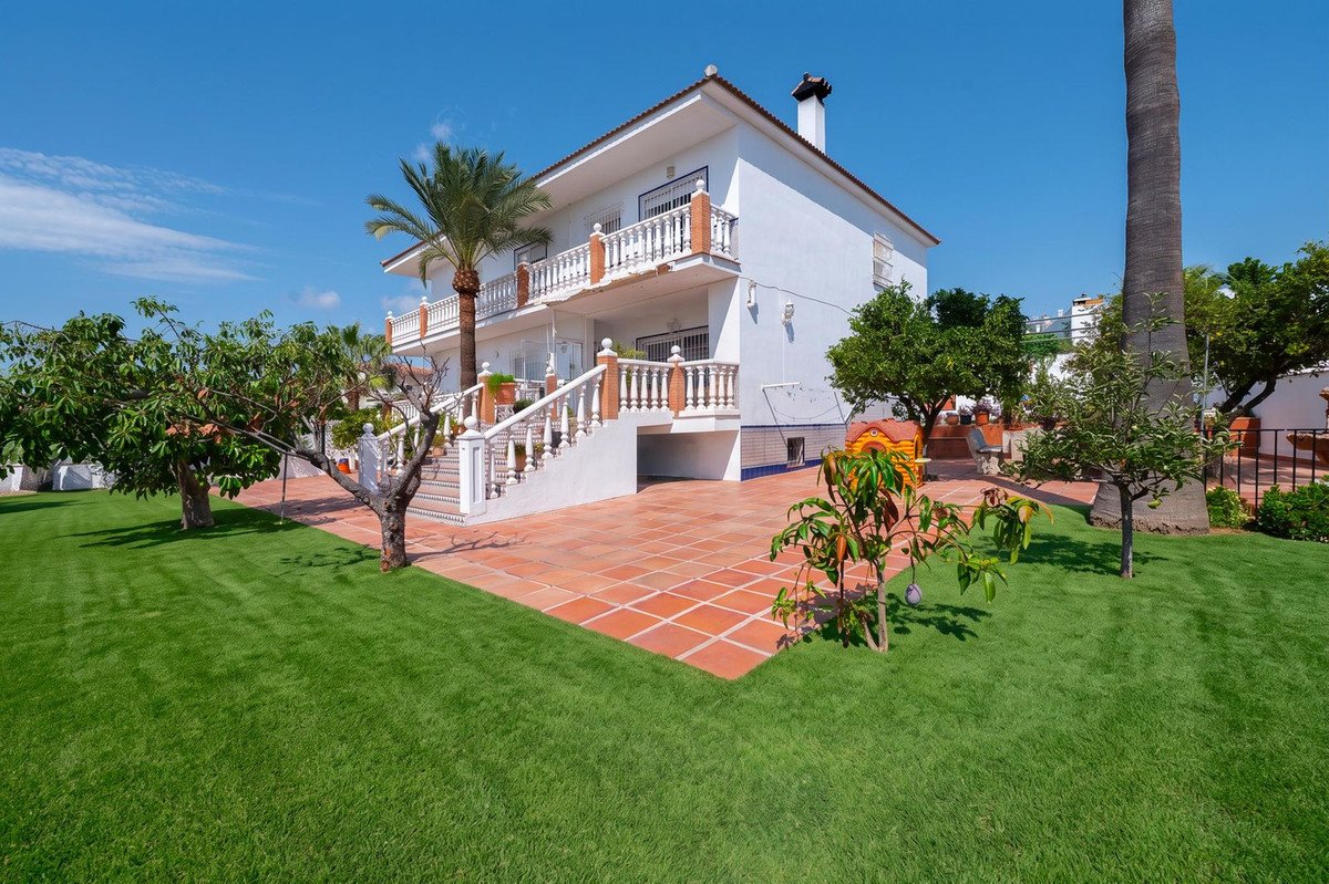 6 Bed Detached Villa in Torremolinos