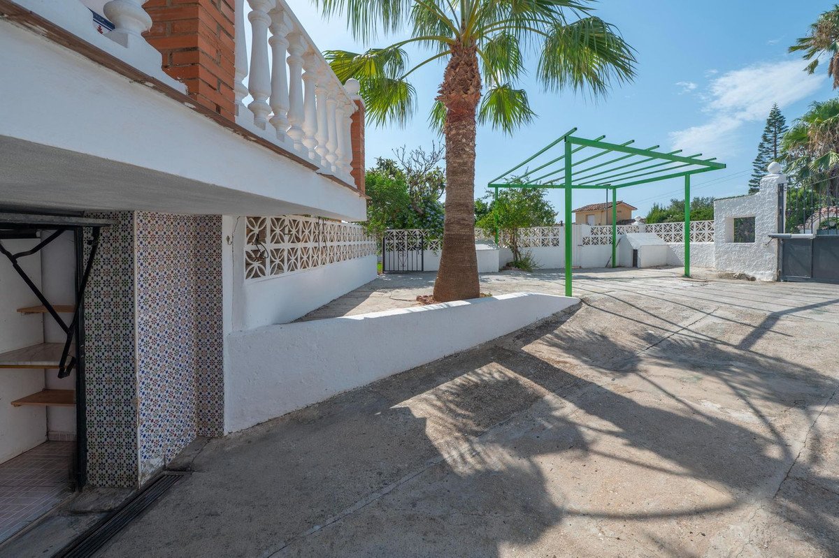 6 Bed Detached Villa in Torremolinos