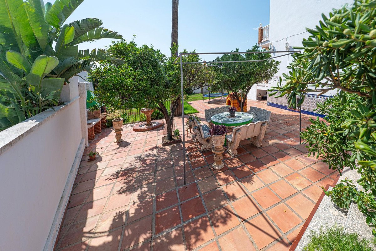 6 Bed Detached Villa in Torremolinos