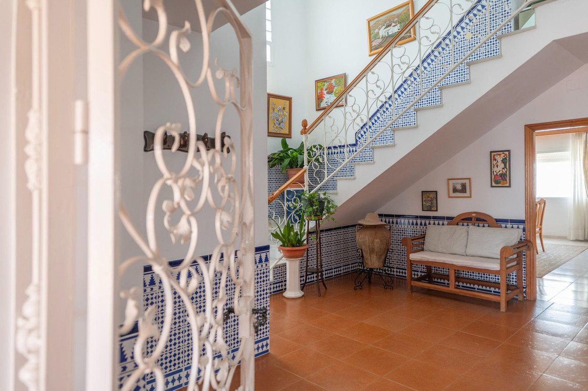 6 Bed Detached Villa in Torremolinos