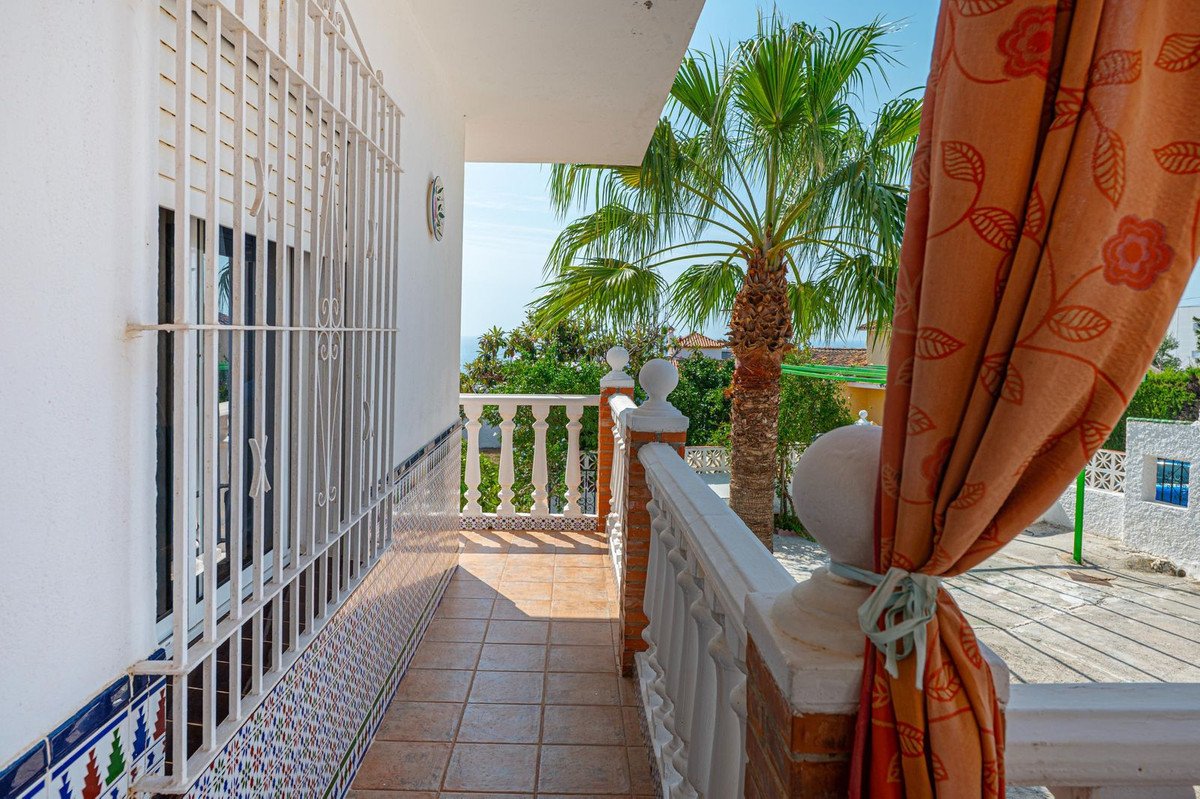 6 Bed Detached Villa in Torremolinos