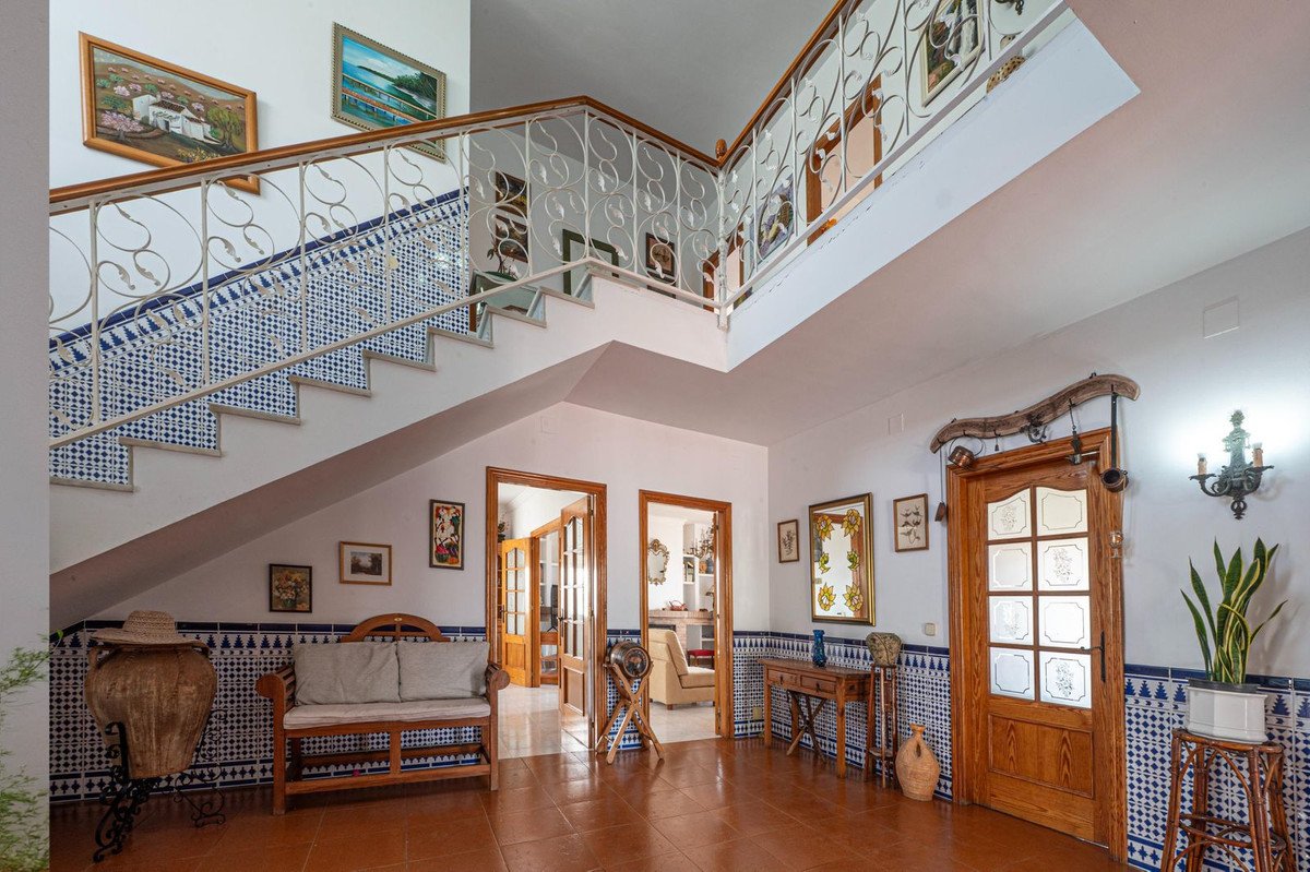 6 Bed Detached Villa in Torremolinos