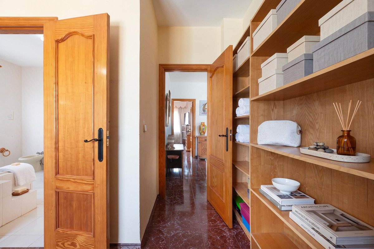6 Bed Detached Villa in Torremolinos
