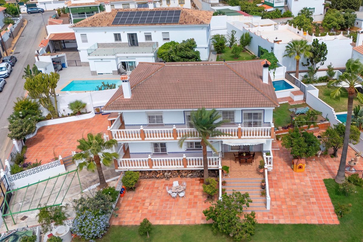 6 Bed Detached Villa in Torremolinos