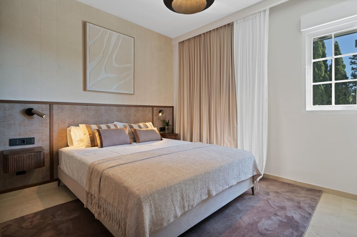 2 Bed Middle Floor Apartment in Marbella