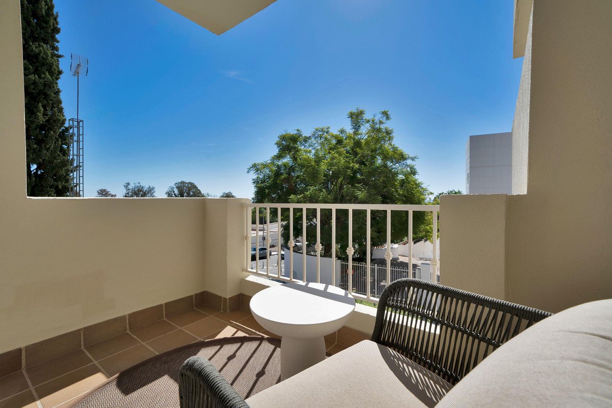 2 Bed Middle Floor Apartment in Marbella