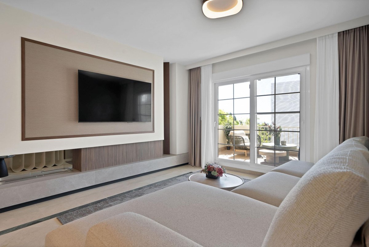 2 Bed Middle Floor Apartment in Marbella