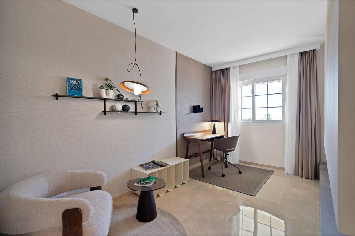 2 Bed Middle Floor Apartment in Marbella