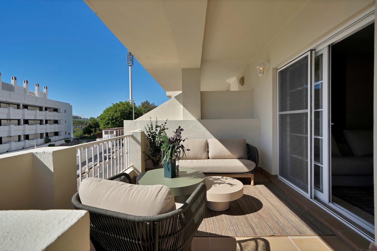2 Bed Middle Floor Apartment in Marbella