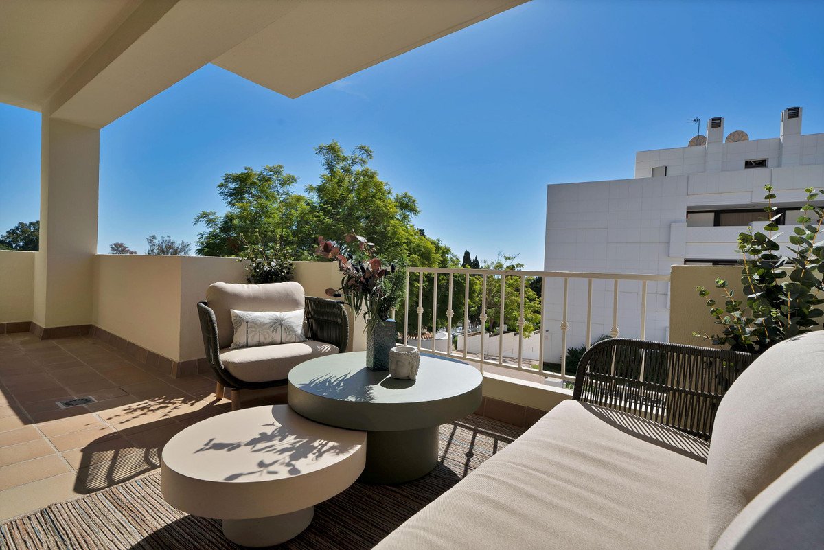 2 Bed Middle Floor Apartment in Marbella