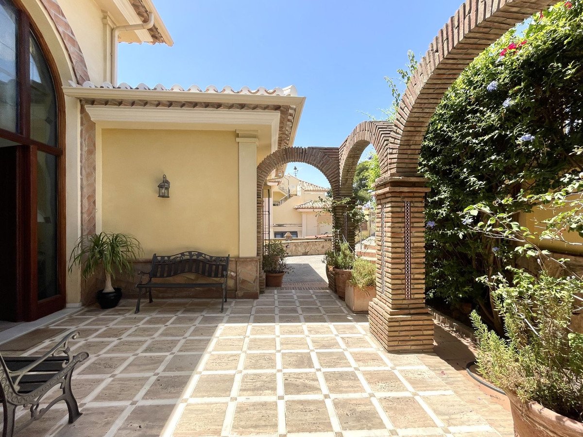 6 Bed Detached Villa in Campo Mijas