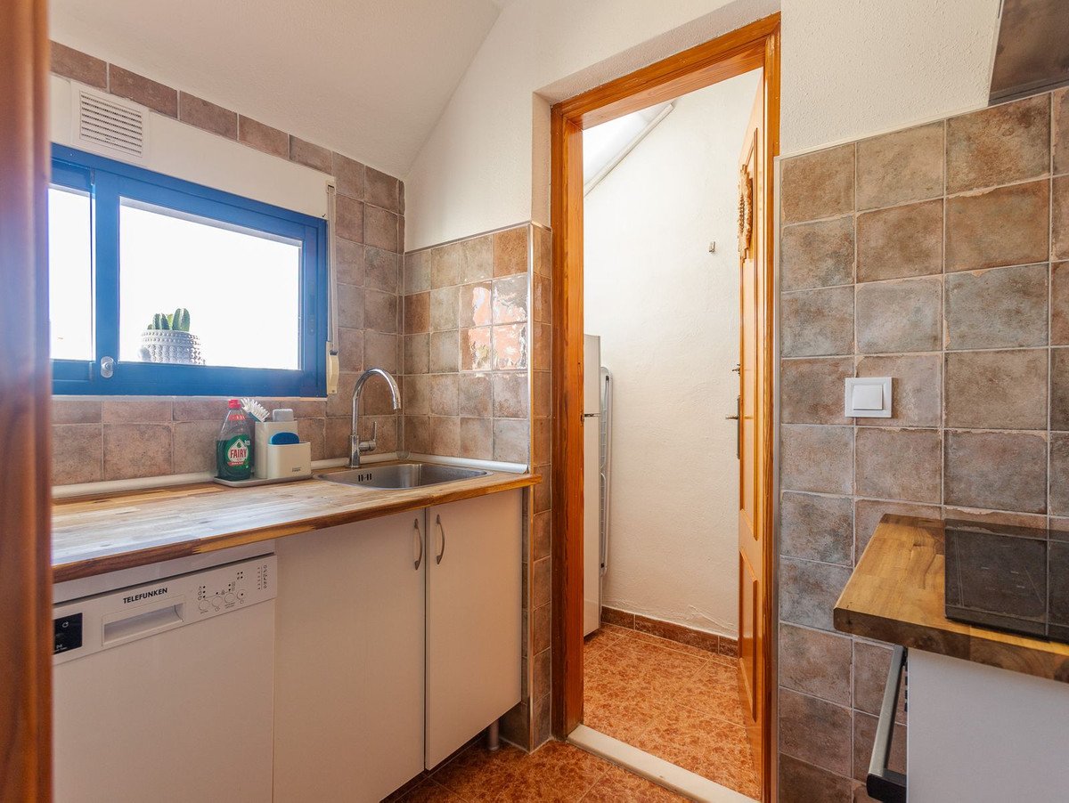 2 Bed Top Floor Apartment in Torrevieja