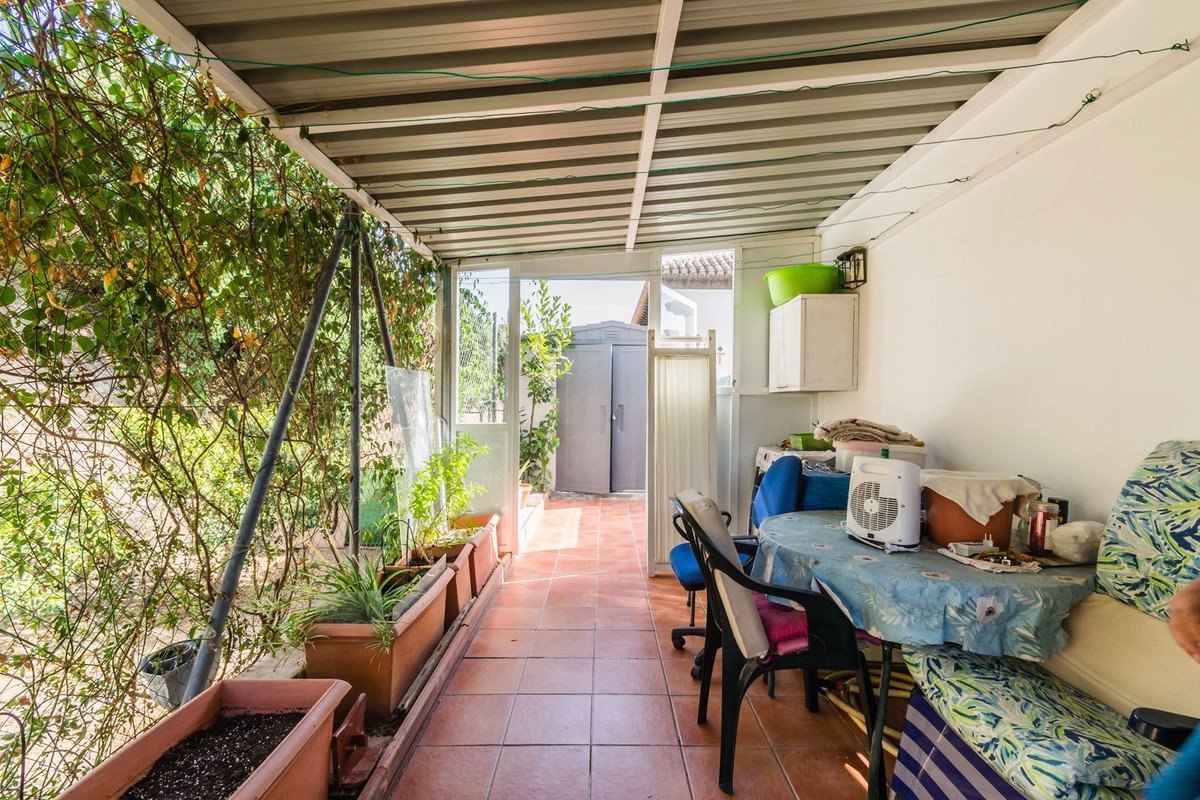 2 Bed Top Floor Apartment in Almuñecar