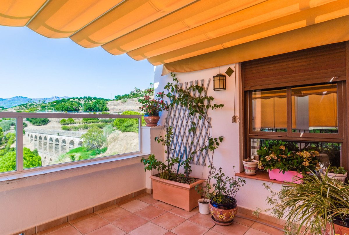 2 Bed Top Floor Apartment in Almuñecar