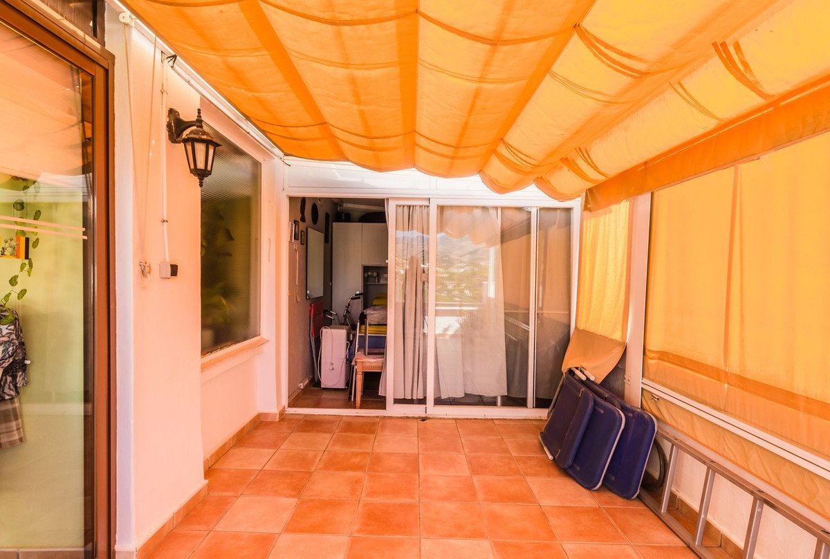 2 Bed Top Floor Apartment in Almuñecar
