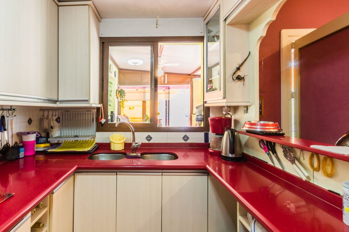 2 Bed Top Floor Apartment in Almuñecar