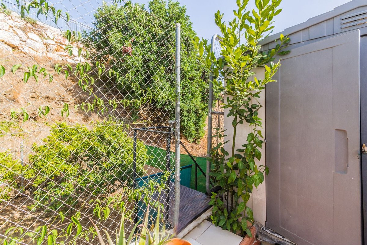 2 Bed Top Floor Apartment in Almuñecar