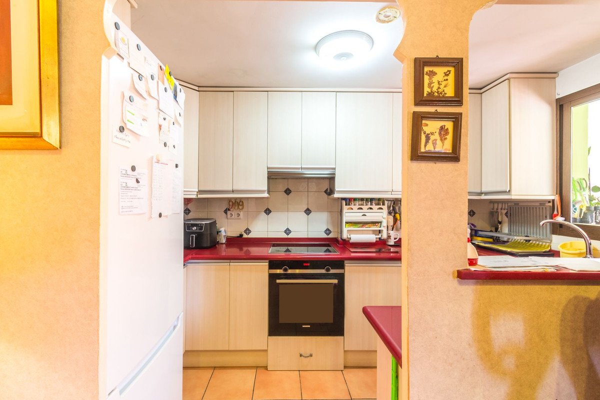 2 Bed Top Floor Apartment in Almuñecar