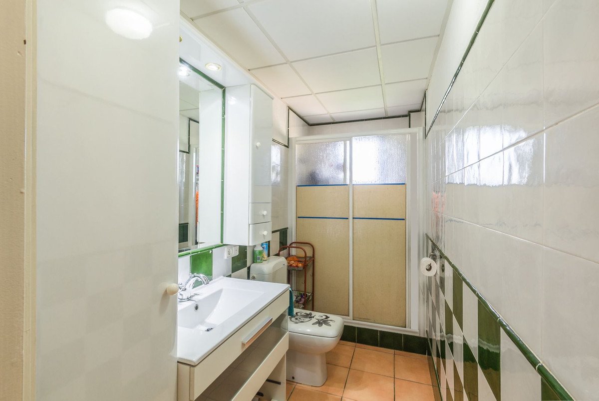 2 Bed Top Floor Apartment in Almuñecar