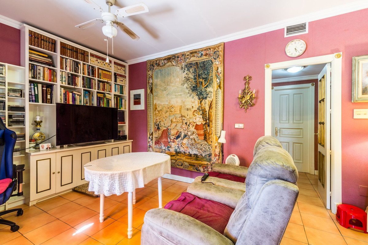 2 Bed Top Floor Apartment in Almuñecar