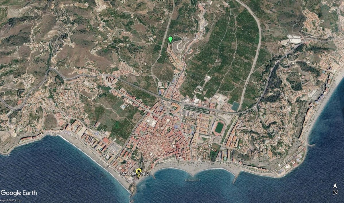 2 Bed Top Floor Apartment in Almuñecar