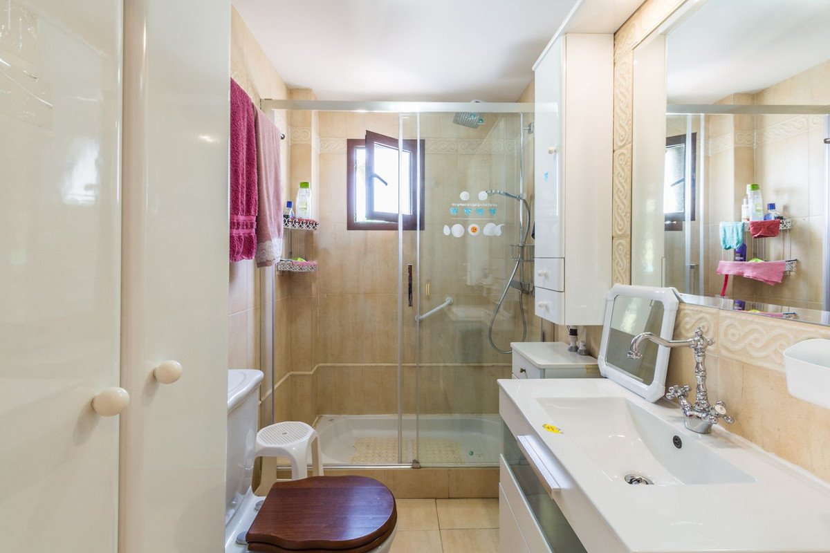 2 Bed Top Floor Apartment in Almuñecar