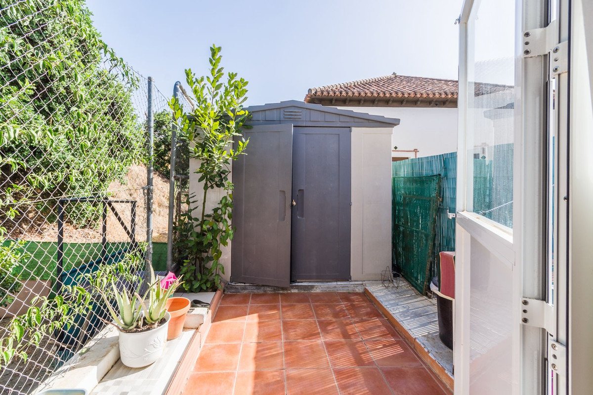 2 Bed Top Floor Apartment in Almuñecar