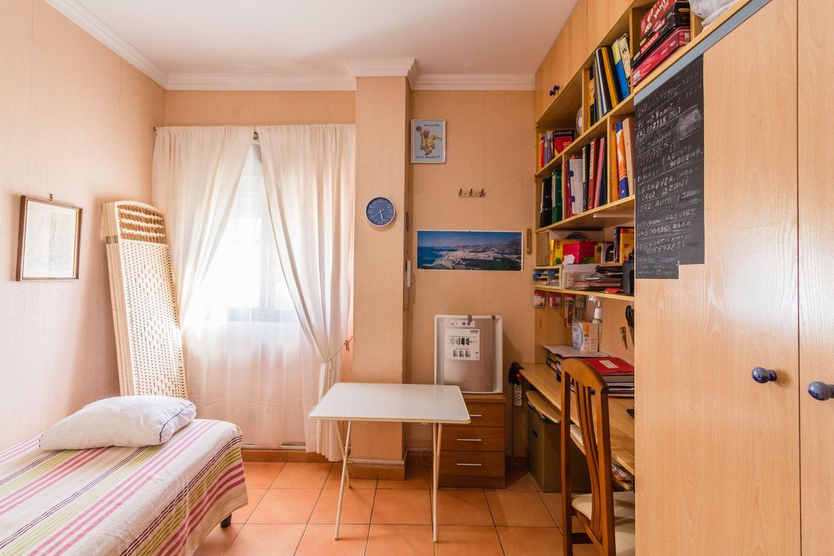 2 Bed Top Floor Apartment in Almuñecar