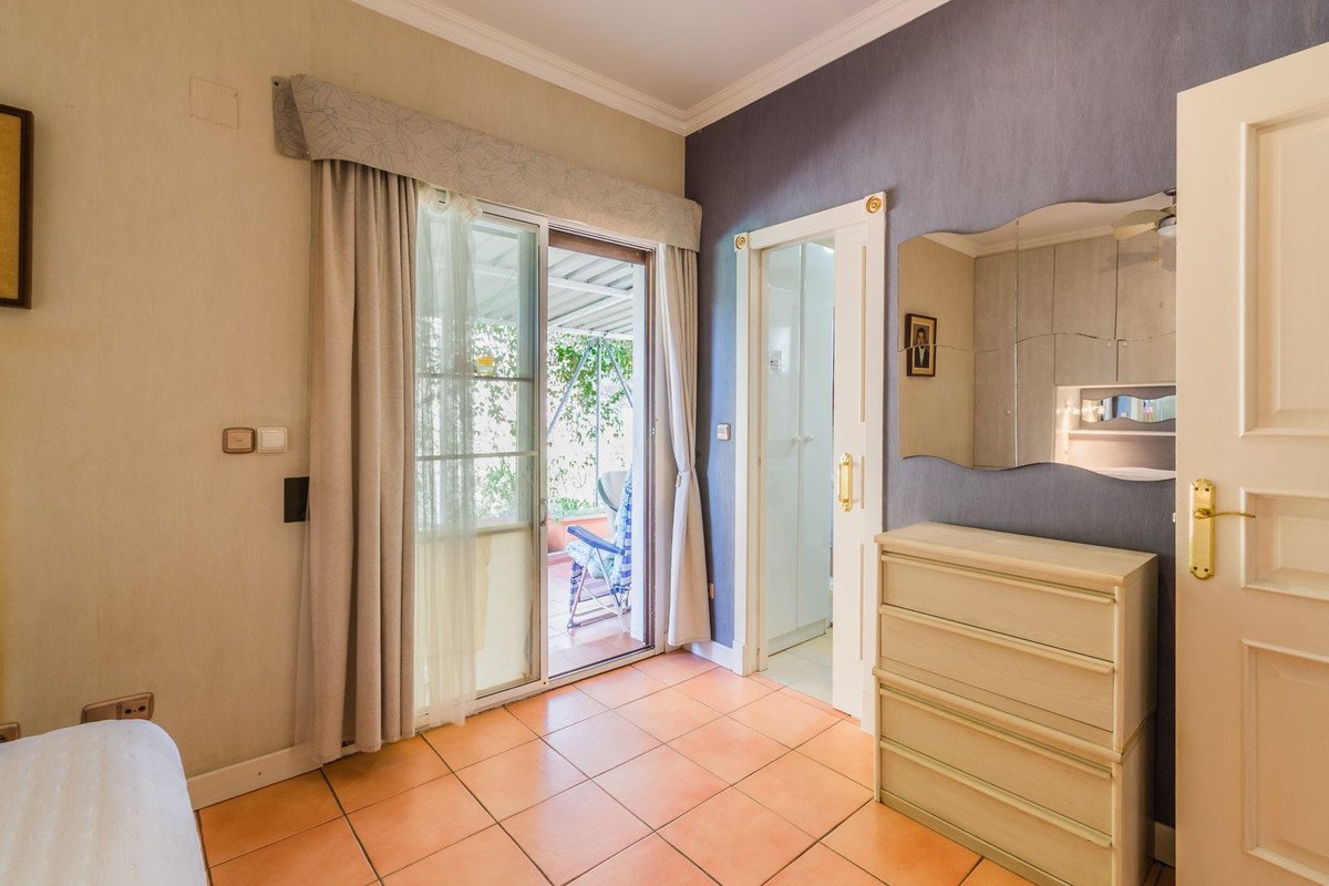 2 Bed Top Floor Apartment in Almuñecar