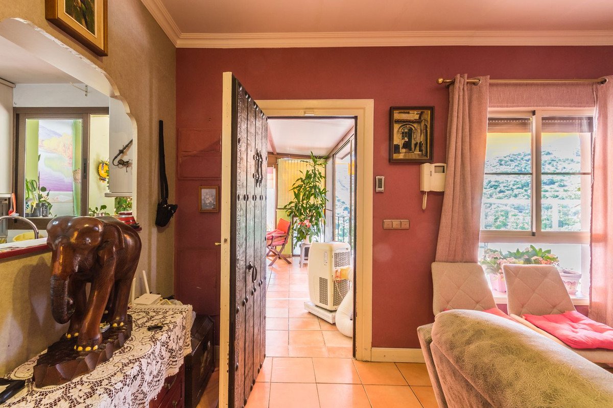 2 Bed Top Floor Apartment in Almuñecar