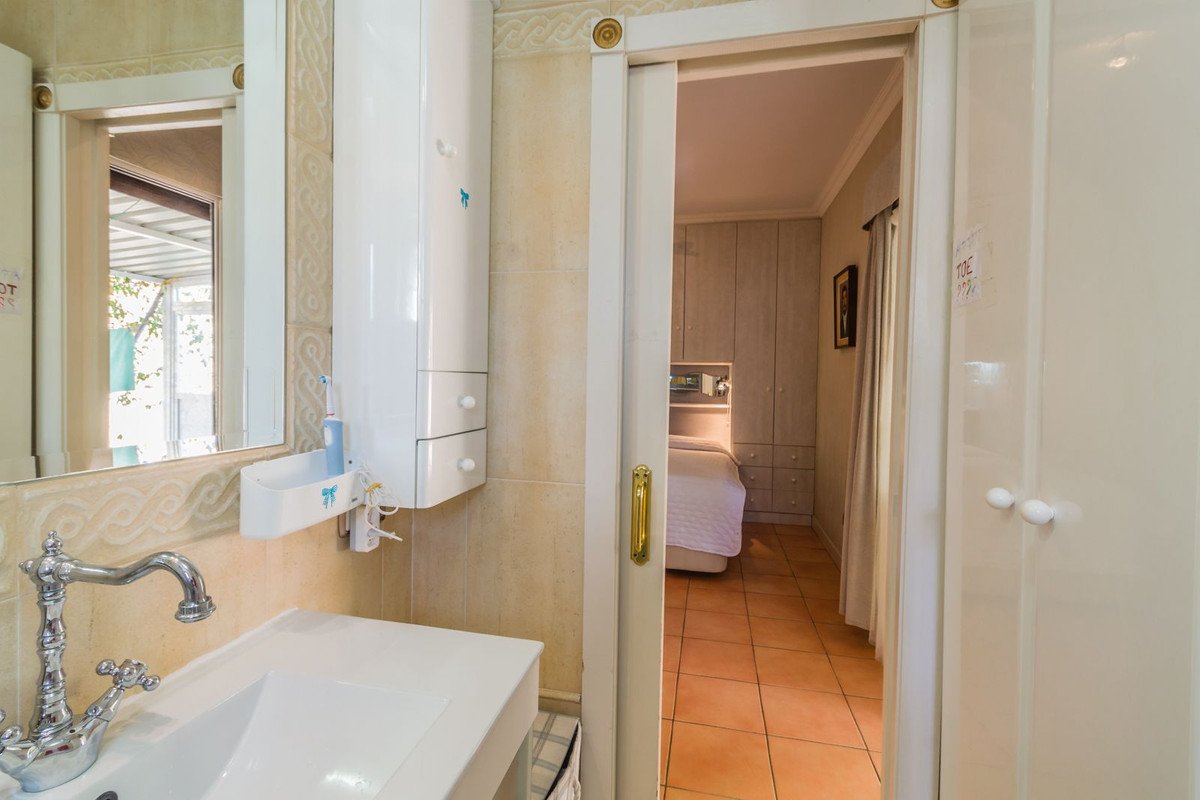 2 Bed Top Floor Apartment in Almuñecar