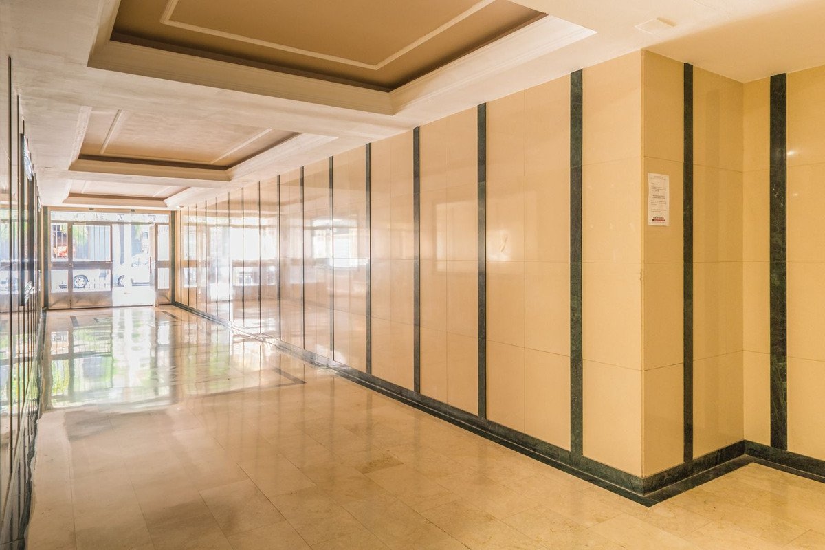 2 Bed Top Floor Apartment in Almuñecar