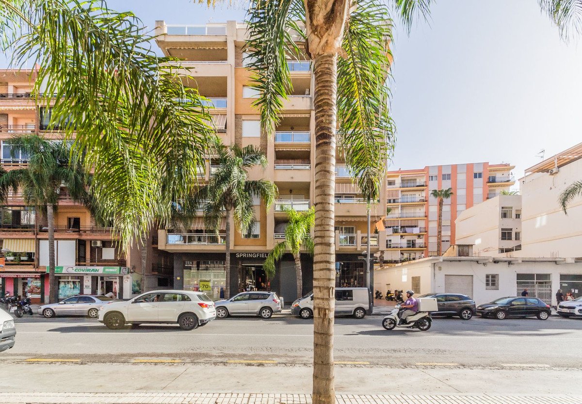 2 Bed Top Floor Apartment in Almuñecar