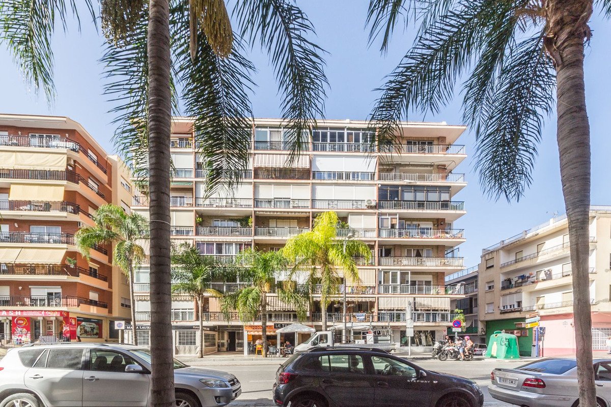 2 Bed Top Floor Apartment in Almuñecar