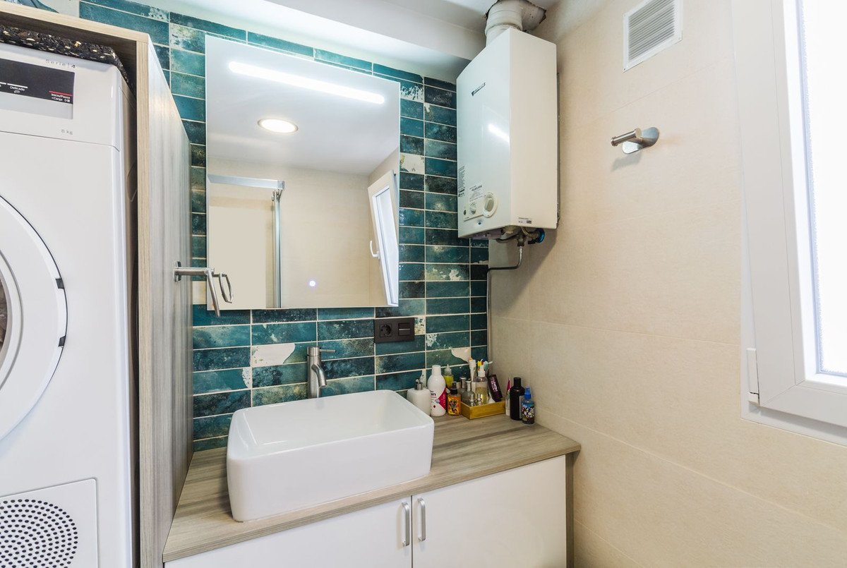 2 Bed Top Floor Apartment in Almuñecar