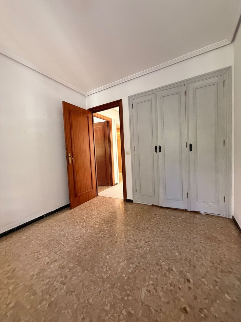 3 Bed Middle Floor Apartment in La Carihuela
