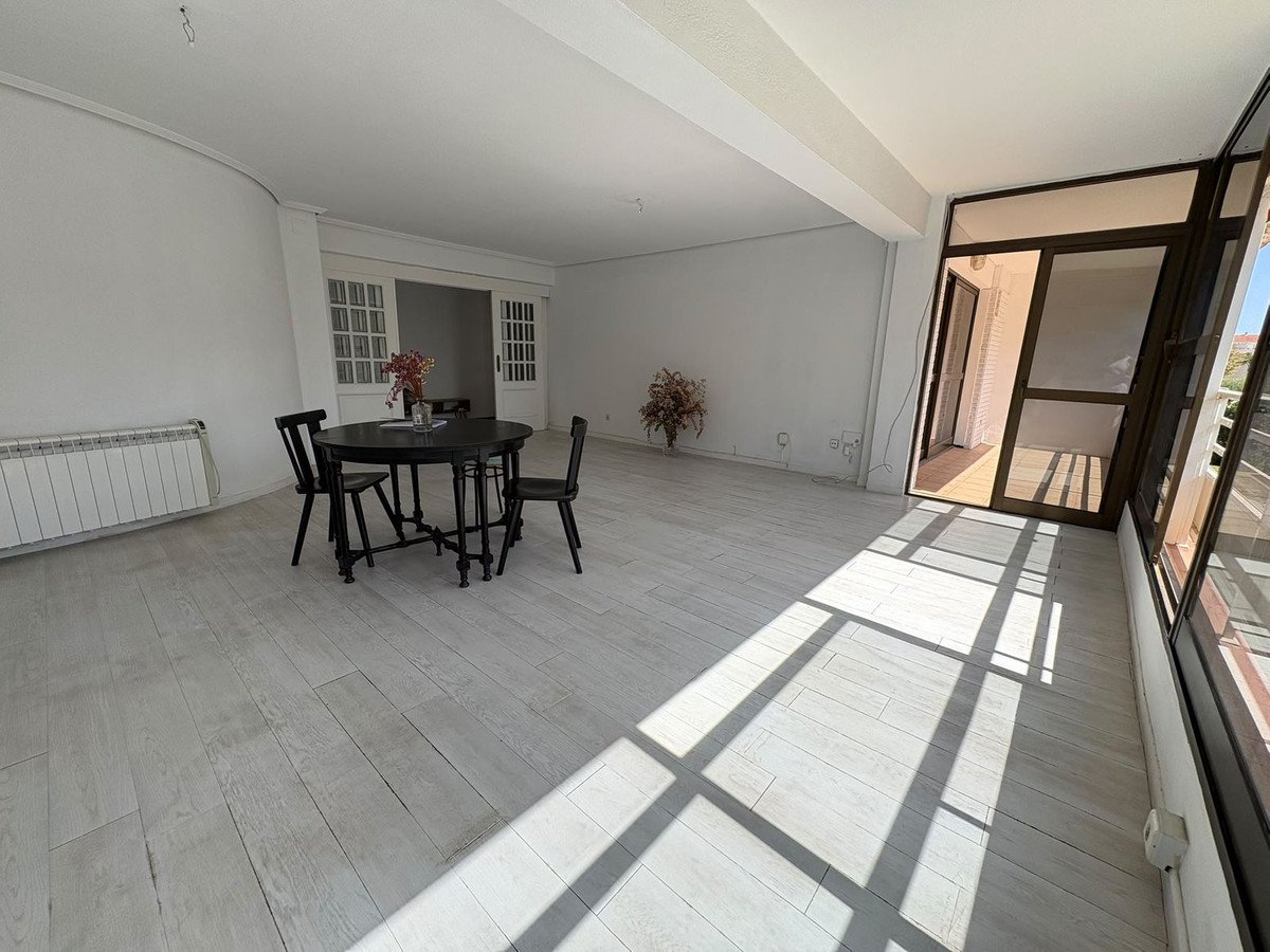 3 Bed Middle Floor Apartment in La Carihuela