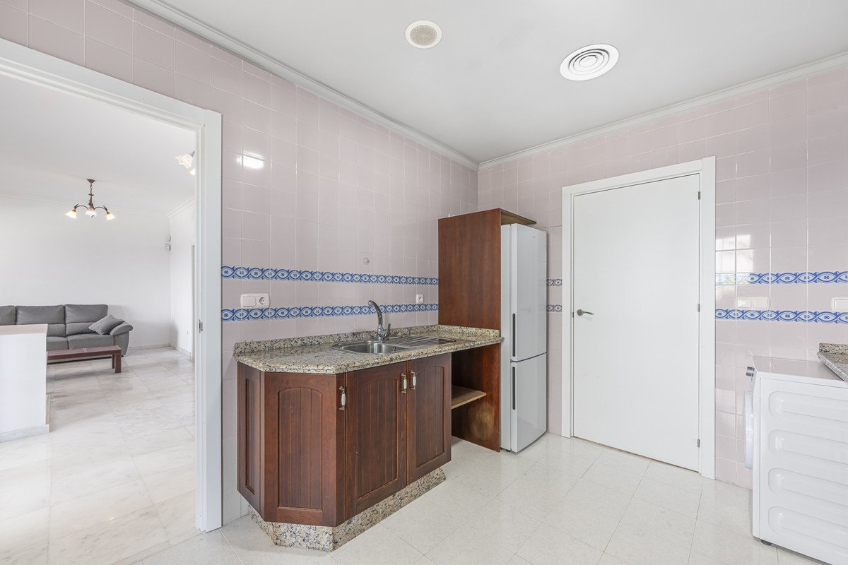 3 Bed Middle Floor Apartment in Manilva