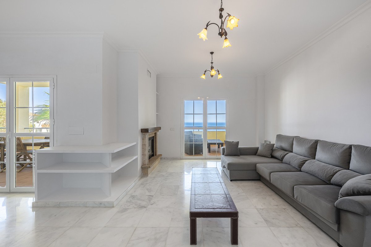 3 Bed Middle Floor Apartment in Manilva