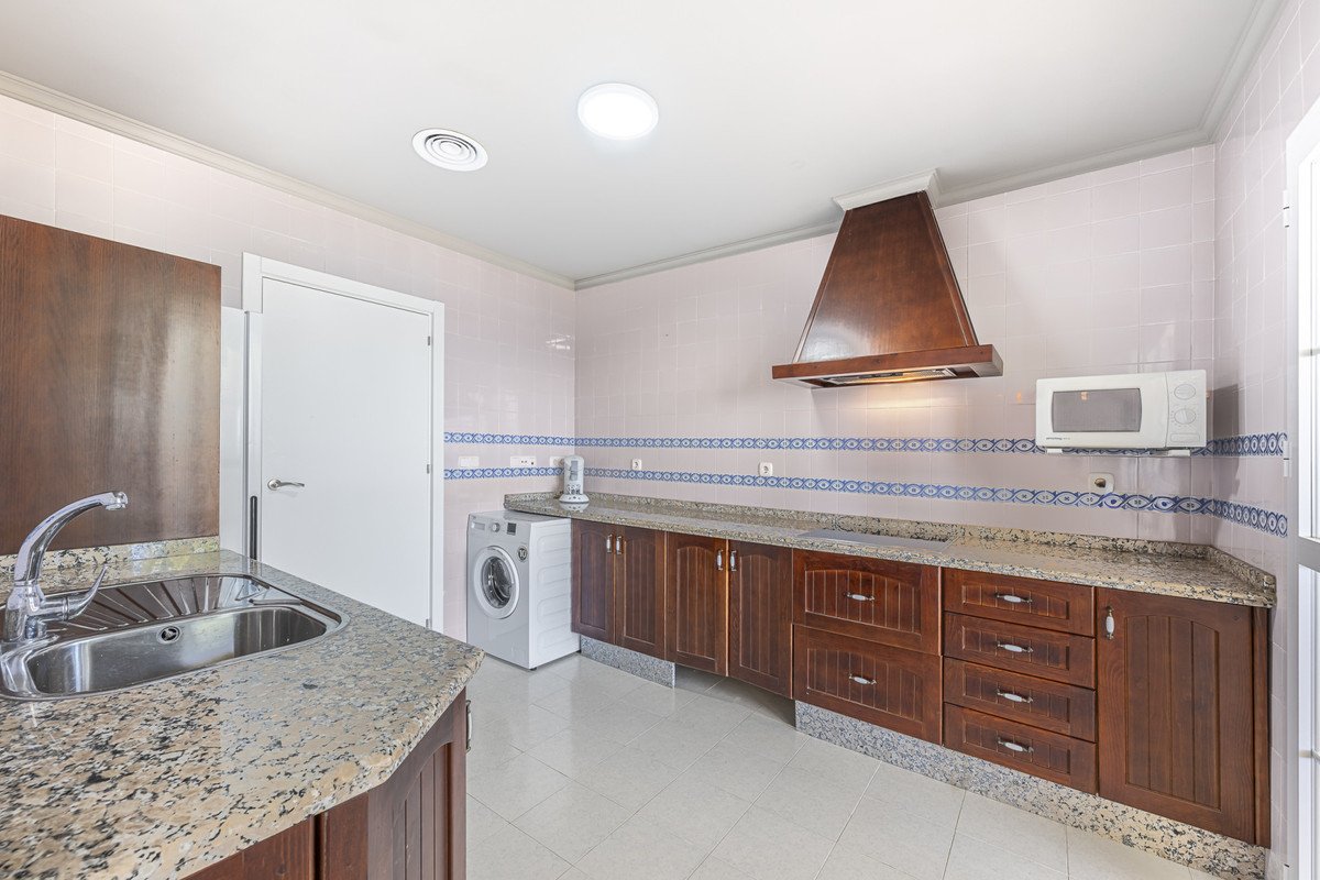 3 Bed Middle Floor Apartment in Manilva