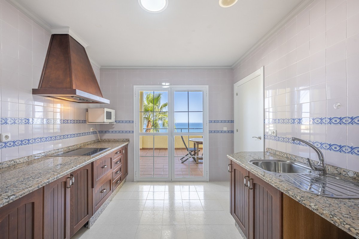 3 Bed Middle Floor Apartment in Manilva