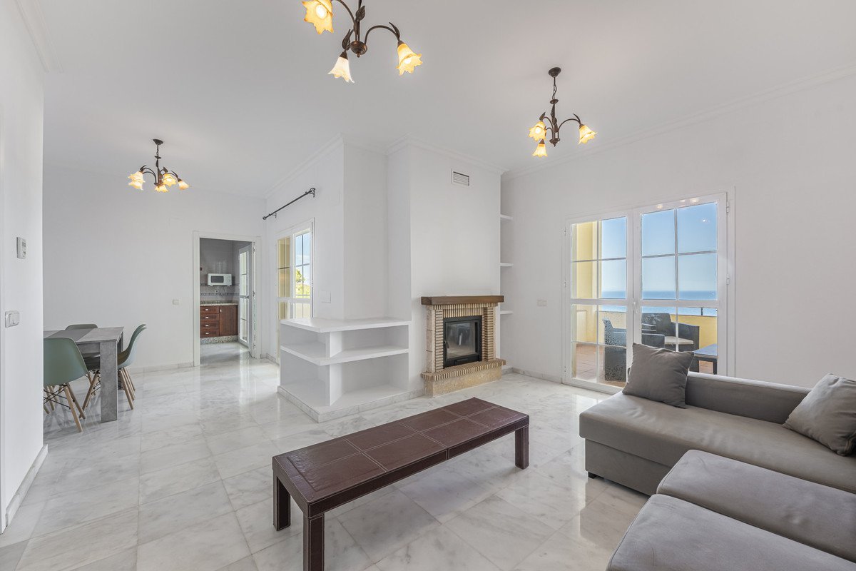 3 Bed Middle Floor Apartment in Manilva